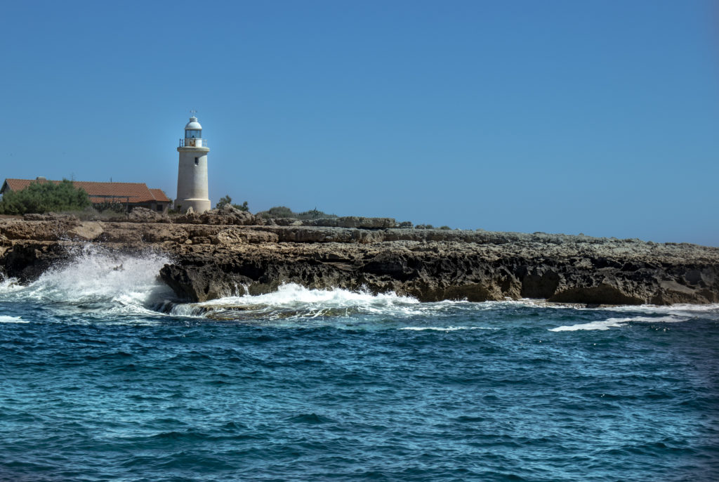 maják Cape Greco výhled z lodi Jižní Kypr