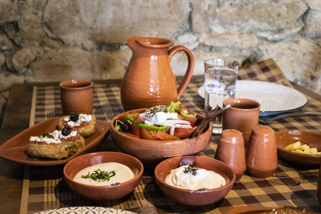 tradicní pokrm meze taverna Jižní Kypr