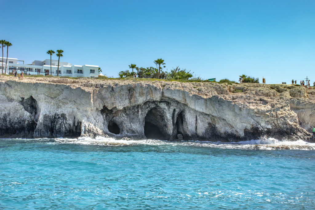 jeskyně Ayia Napa výhled z moře Jižní Kypr