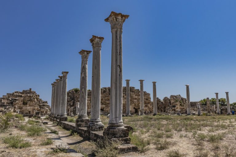 antické sloupy Salamis Severní Kypr