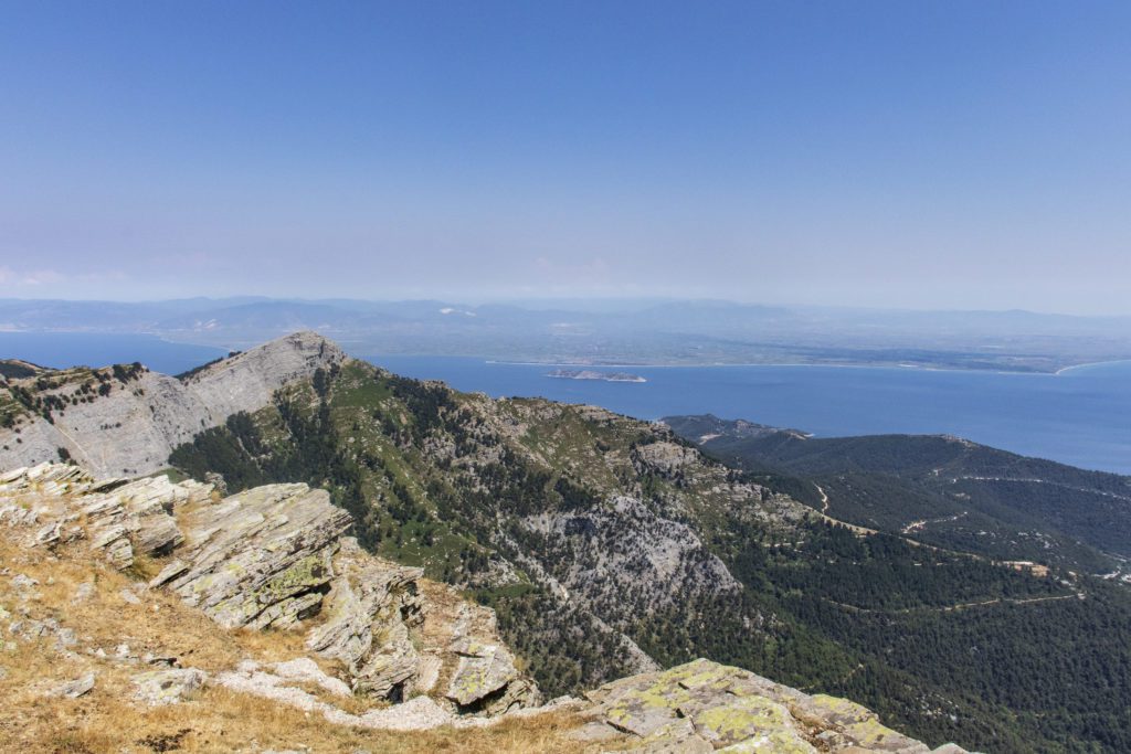 Výhled na řeckou pevninu z hory Ypsarion Thassos