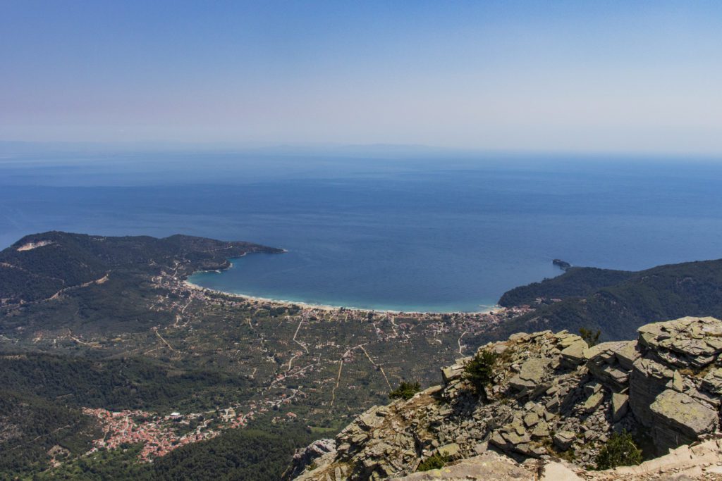 Výhled na Golden Beach z hory Ypsarion Thassos