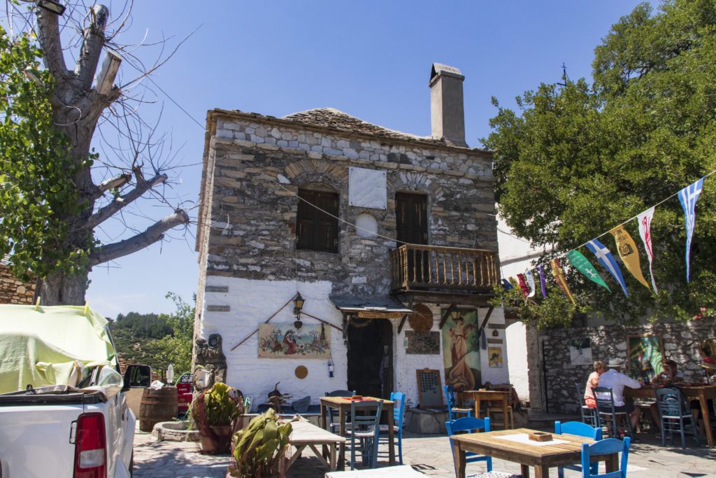 Domácí taverna ve vesnici Kastro Thassos
