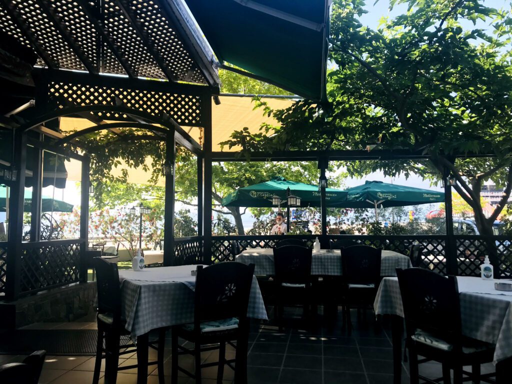 restaurace Mesogeios v hlavním městě Limenas na ostrově Thassos