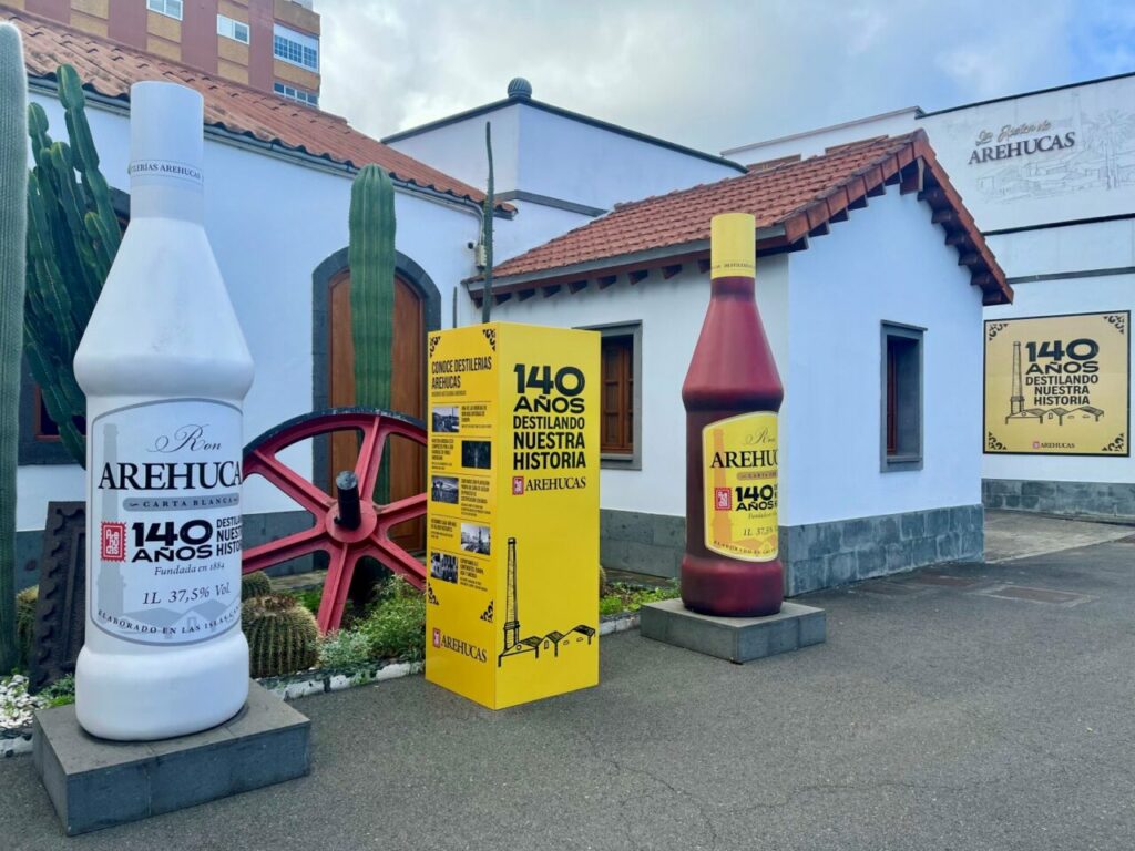Vstup do palírny rumu Arehucas v Arucasu