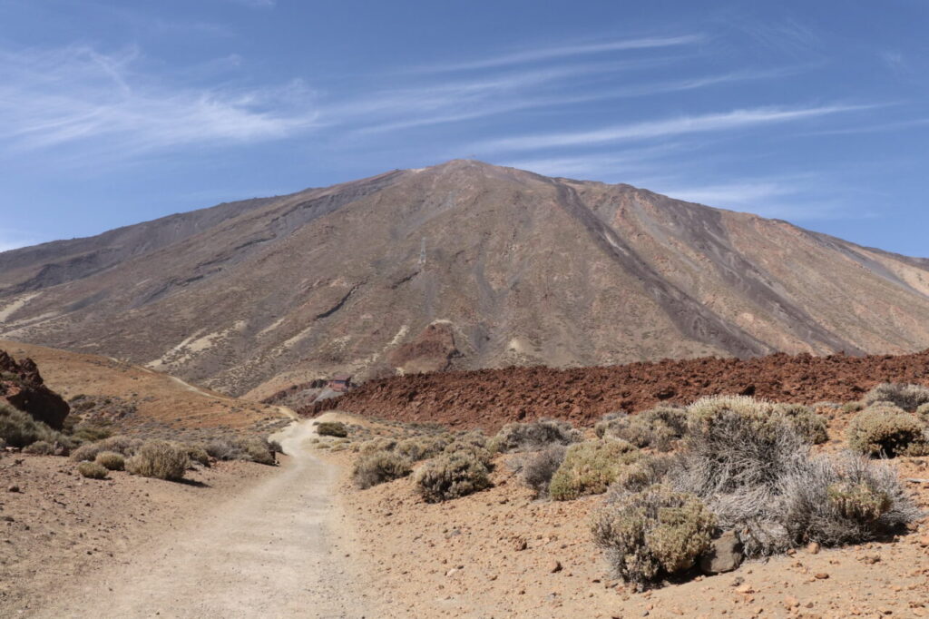Cesta lávovou krajinou k sopce Teide