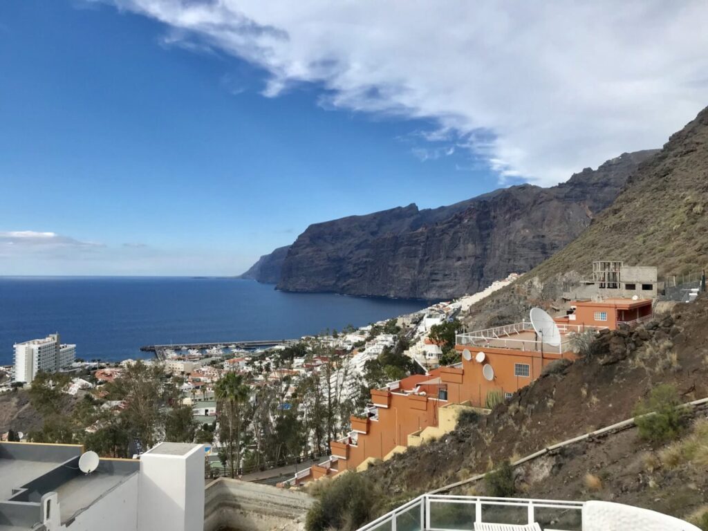 Útesy Los Gigantes nad Puerto de Santiago na Tenerife